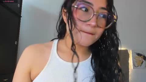 Snapshot of fantastic_asians2 chatting on 06-18-26, 05:06 Ale online show from 06-18-26, 05:06