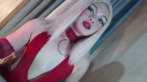 DANIELLA - DONT FORGET TO GIVE ME A THUMBSU UP online show from 01-16-26, 05:22