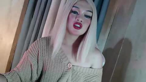 DANIELLA - DONT FORGET TO GIVE ME A THUMBSU UP online show from 05-12-26, 05:37