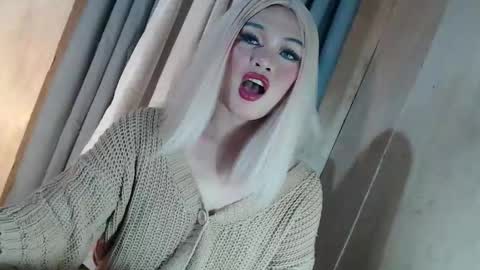 DANIELLA - DONT FORGET TO GIVE ME A THUMBSU UP online show from 05-14-26, 11:11