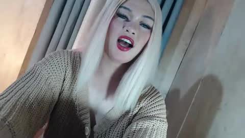 DANIELLA - DONT FORGET TO GIVE ME A THUMBSU UP online show from 05-15-26, 09:44