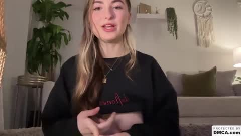 Snapshot of fantasyella chatting on 02-01-25, 08:29 Ella online show from 02-01-25, 08:29