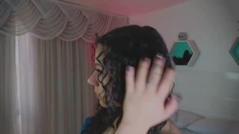 Snapshot of farahh_magdaly chatting on 10-22-25, 12:05 Farah online show from 10-22-25, 12:05