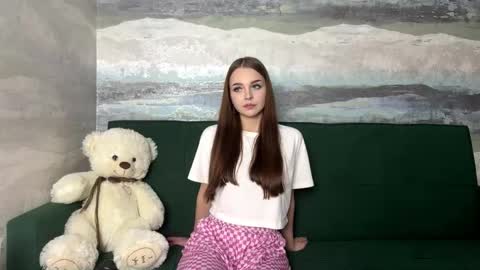 Snapshot of farahmantifel chatting on 11-10-25, 12:37 Anna Scovich online show from 11-10-25, 12:37