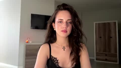 Mia online show from 06-20-26, 03:15