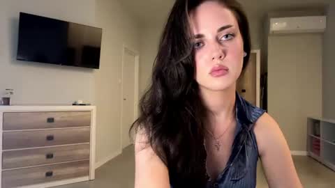 Mia online show from 06-23-26, 03:10