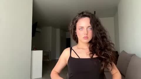 Mia online show from 06-29-26, 10:15