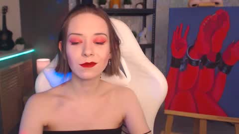 Fascinating   Eyes online show from 12-21-25, 01:29