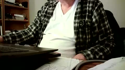 Snapshot of fatbellyitalian3 chatting on 12-17-25, 12:22 fatbellyitalian3 online show from 12-17-25, 12:22