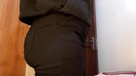 Snapshot of fatpussy_ebony chatting on 01-15-25, 02:02 lexie online show from 01-15-25, 02:02