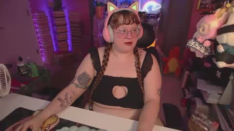 Snapshot of fatveronica chatting on 06-24-26, 03:05 FatVeronica online show from 06-24-26, 03:05