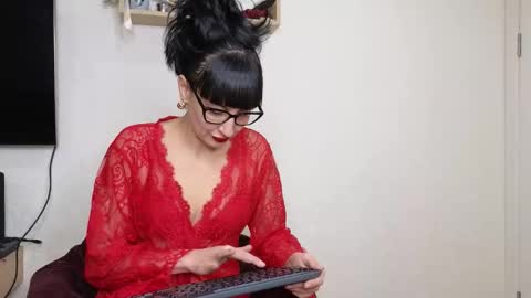 Snapshot of favorite_angel chatting on 02-18-26, 08:16 favorite_angel online show from 02-18-26, 08:16