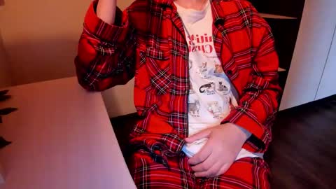 Snapshot of fckmikh chatting on 10-12-25, 12:37 Michael online show from 10-12-25, 12:37