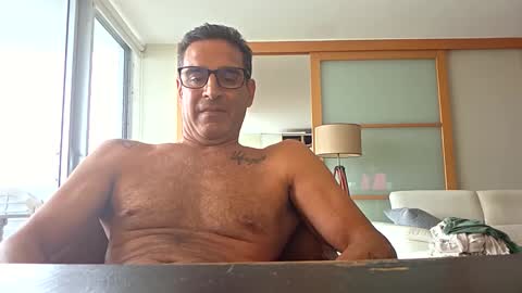 Snapshot of fdavoudi chatting on 09-09-25, 09:14 Miami Persian online show from 09-09-25, 09:14