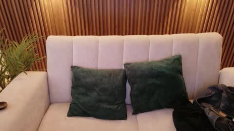 Feelena online show from 11-21-25, 05:11