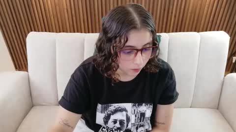 Feelena online show from 02-06-26, 06:22