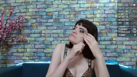 Laura online show from 01-19-25, 12:17