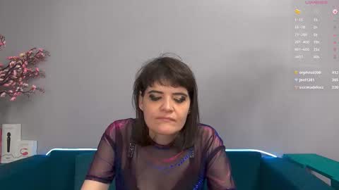 Laura online show from 09-26-25, 03:43