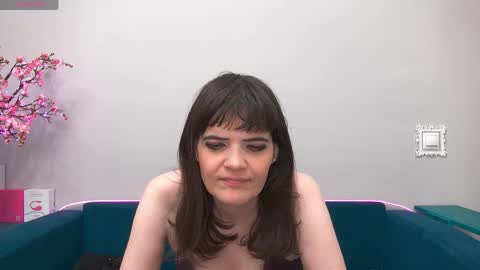 Laura online show from 04-28-26, 03:11