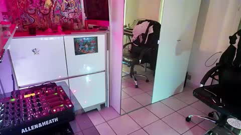 Snapshot of feetamiiin chatting on 02-04-26, 01:06 m0rty online show from 02-04-26, 01:06