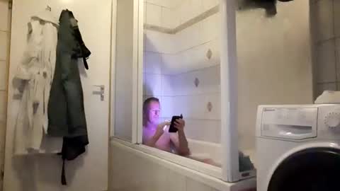 Max online show from 10-31-25, 06:42