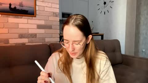 Snapshot of feleciacockrell chatting on 03-24-26, 06:29 Mary online show from 03-24-26, 06:29