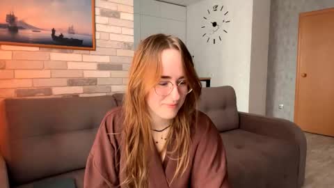 Snapshot of feleciacockrell chatting on 03-28-26, 05:18 Mary online show from 03-28-26, 05:18