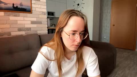 Snapshot of feleciacockrell chatting on 03-29-26, 04:34 Mary online show from 03-29-26, 04:34