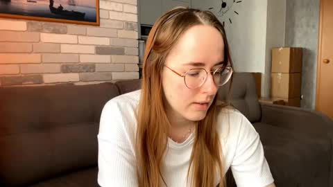 Snapshot of feleciacockrell chatting on 03-30-26, 06:36 Mary online show from 03-30-26, 06:36