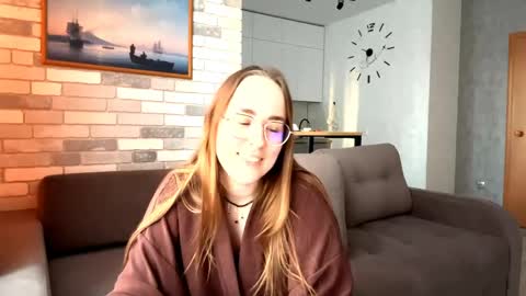 Snapshot of feleciacockrell chatting on 04-01-26, 01:41 Mary online show from 04-01-26, 01:41