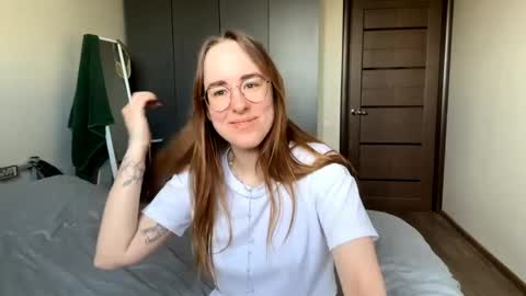 Snapshot of feleciacockrell chatting on 05-02-26, 05:23 Mary online show from 05-02-26, 05:23