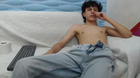 Snapshot of felipe_browns chatting on 12-01-24, 04:29 Felipe Browns online show from 12-01-24, 04:29
