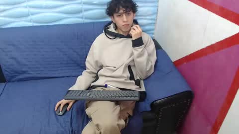 Snapshot of felipe_browns chatting on 01-03-25, 01:03 Felipe Browns online show from 01-03-25, 01:03