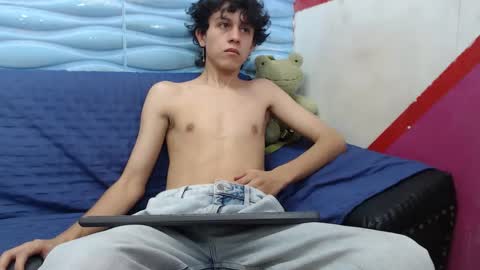 Snapshot of felipe_browns chatting on 01-09-25, 12:41 Felipe Browns online show from 01-09-25, 12:41