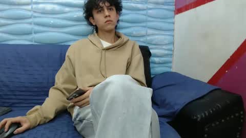 Snapshot of felipe_browns chatting on 01-16-25, 12:53 Felipe Browns online show from 01-16-25, 12:53