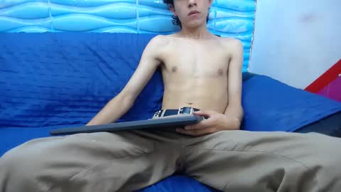 Snapshot of felipe_browns chatting on 02-18-25, 01:33 Felipe Browns online show from 02-18-25, 01:33