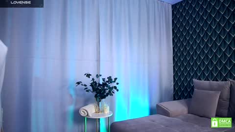 Hello im Nova online show from 09-25-25, 04:38