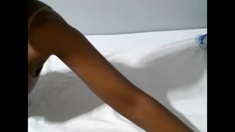 Snapshot of femaqueen chatting on 02-19-25, 06:43 Navil online show from 02-19-25, 06:43