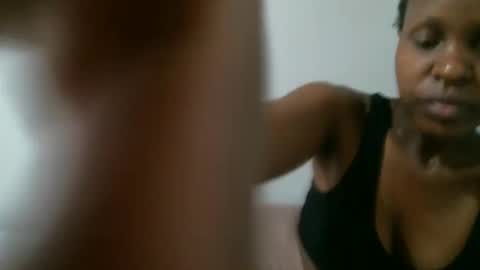 Snapshot of femaqueen chatting on 03-02-25, 08:27 Navil online show from 03-02-25, 08:27