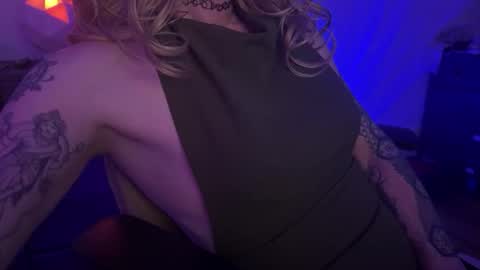 femme_mystique online show from 12-22-25, 10:01