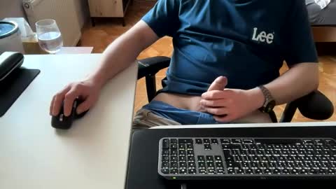 Snapshot of feniopl1 chatting on 03-08-26, 03:05 Bart online show from 03-08-26, 03:05