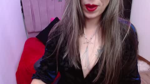 Snapshot of fenix_11_ chatting on 01-15-25, 01:02 Alejandra online show from 01-15-25, 01:02