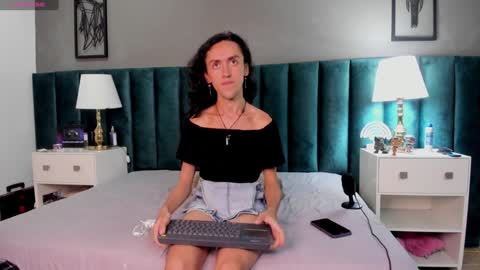 Karol online show from 01-04-25, 04:11