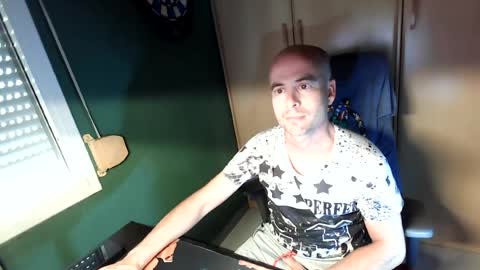 Snapshot of fernandez83 chatting on 06-28-26, 05:08 fernandez83 online show from 06-28-26, 05:08