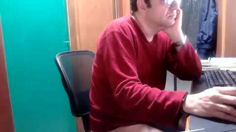 Snapshot of fernandoreutergrant chatting on 10-15-25, 11:21 fernandoreutergrant online show from 10-15-25, 11:21