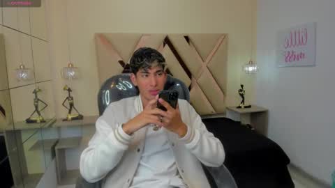 Snapshot of ferphoenix_ chatting on 10-17-25, 03:20 FER PHOENIX online show from 10-17-25, 03:20