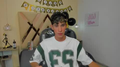 Snapshot of ferphoenix_ chatting on 10-19-25, 03:29 FER PHOENIX online show from 10-19-25, 03:29