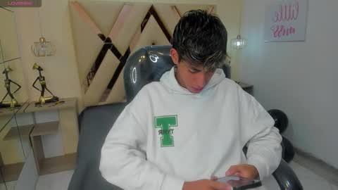 Snapshot of ferphoenix_ chatting on 10-21-25, 03:29 FER PHOENIX online show from 10-21-25, 03:29