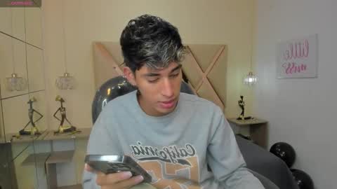 Snapshot of ferphoenix_ chatting on 10-22-25, 03:07 FER PHOENIX online show from 10-22-25, 03:07