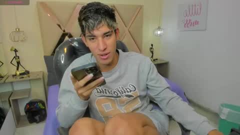 Snapshot of ferphoenix_ chatting on 10-29-25, 03:20 FER PHOENIX online show from 10-29-25, 03:20